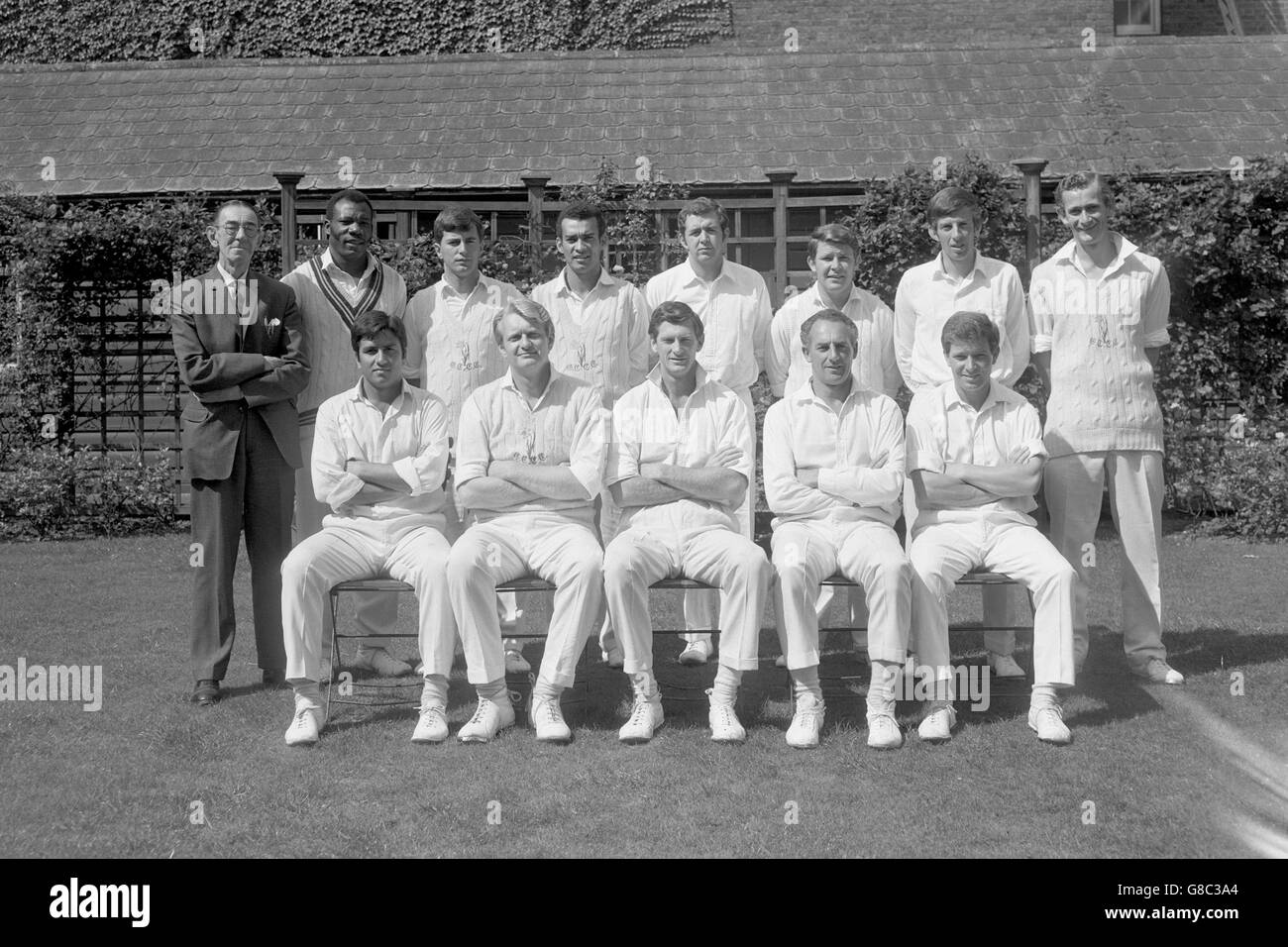 Glamorgan-Teamgruppe: (Hintere Reihe, l-r) Torschütze H Jeffreys, Tony Cordle, Brian Lewis, Bryan Davis, Lawrence Williams, Eifion Jones, Roger Davis, Malcolm Nash; (erste Reihe, l-r) Majid Jahangir Khan, Ossie Wheatley, Peter Walker, David Shepherd, Alan Jones Stockfoto