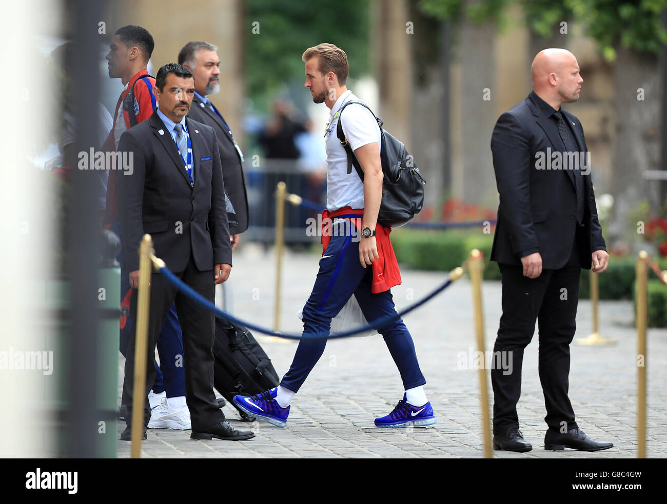 Englands Harry Kane kommt im Team-Hotel in Chantilly, Frankreich. England schied in der Runde der 16 Phase der Europameisterschaft 2016 gestern Abend nach der Niederlage 2-1 gegen Island. Stockfoto