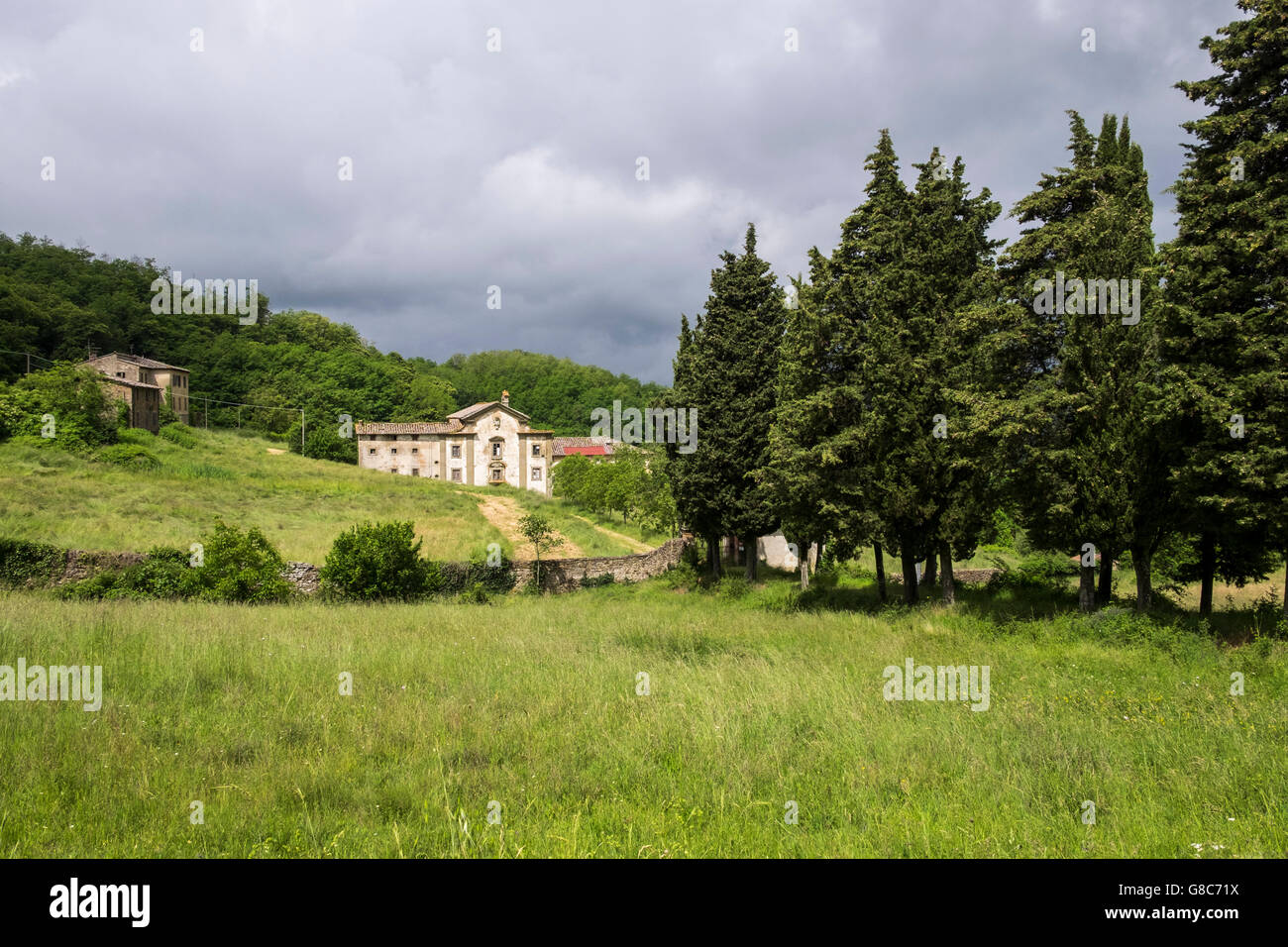 Alte verlassene Benediktiner Stiftung Gebäude in der Nähe von San Piero a Sieve, Toskana, Italien Stockfoto