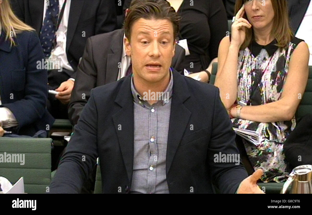 Starkoch Jamie Oliver beantwortet Fragen vor dem Health Select Committee im House of Commons, London zum Thema Adipositas bei Kindern. Stockfoto