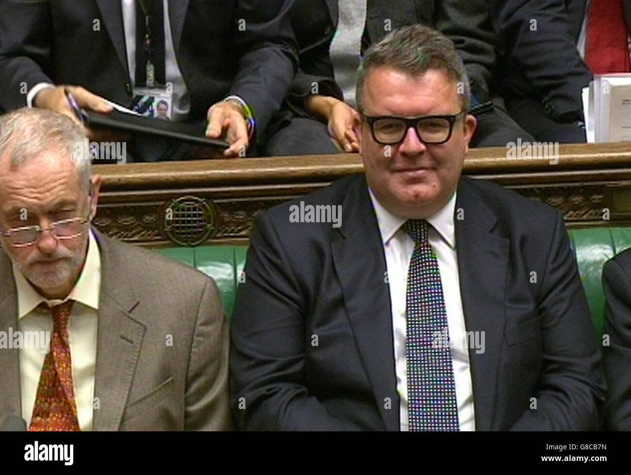 Labour Party Führer Jeremy Corbyn und stellvertretender Führer Tom Watson während der Fragen des Premierministers im Unterhaus, London. Stockfoto