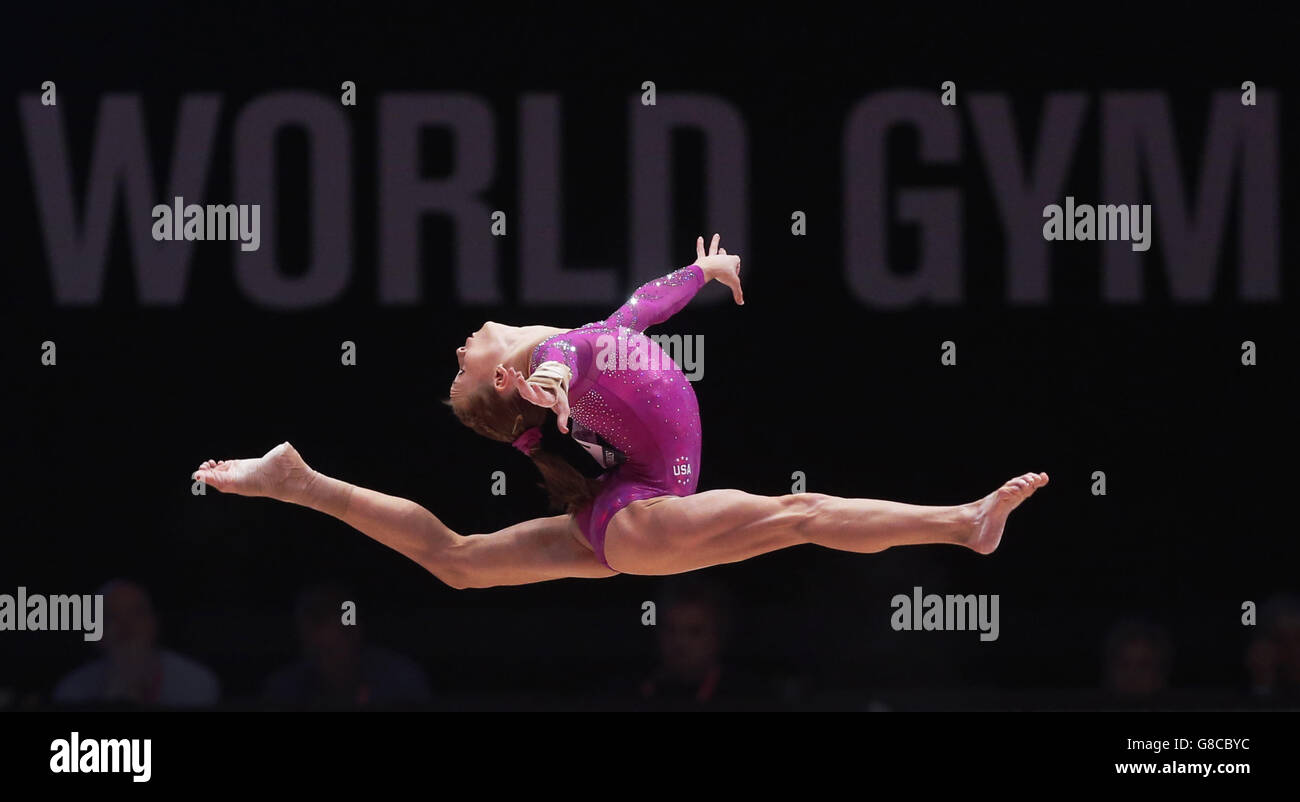 Gymnastik - Weltmeisterschaften 2015 - Tag zwei - das SSE Hydro. Der US-Amerikaner Madison Kocian tritt am zweiten Tag der Weltmeisterschaften im Gymnastik-Bereich 2015 beim SSE Hydro in Glasgow am Balance Beam an. Stockfoto