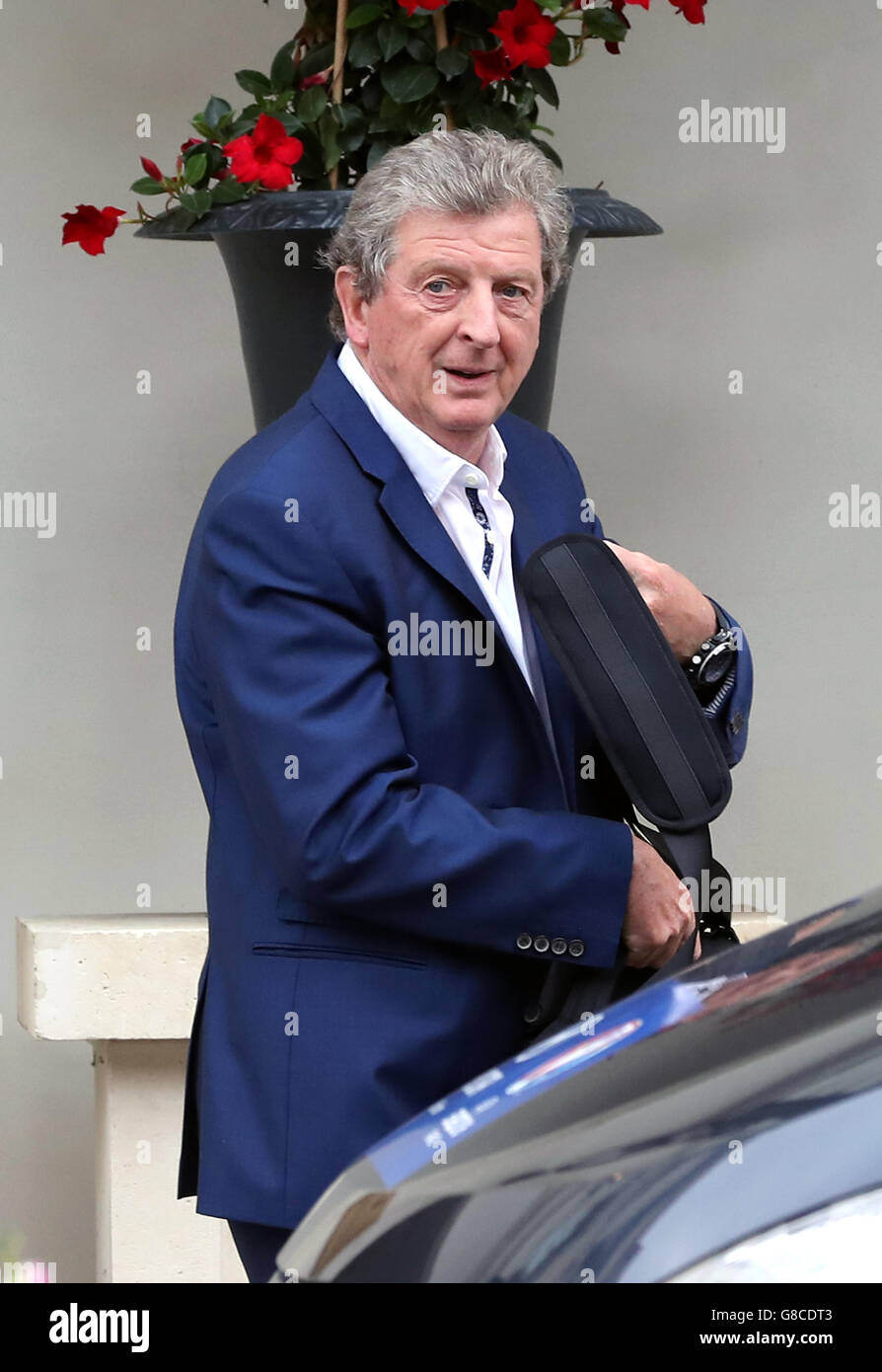 England-Manager Roy Hodgson fährt vom Team Hotel in Chantilly, Frankreich. England schied in der Runde der 16 Phase der Europameisterschaft 2016 gestern Abend nach der Niederlage 2-1 gegen Island. Stockfoto