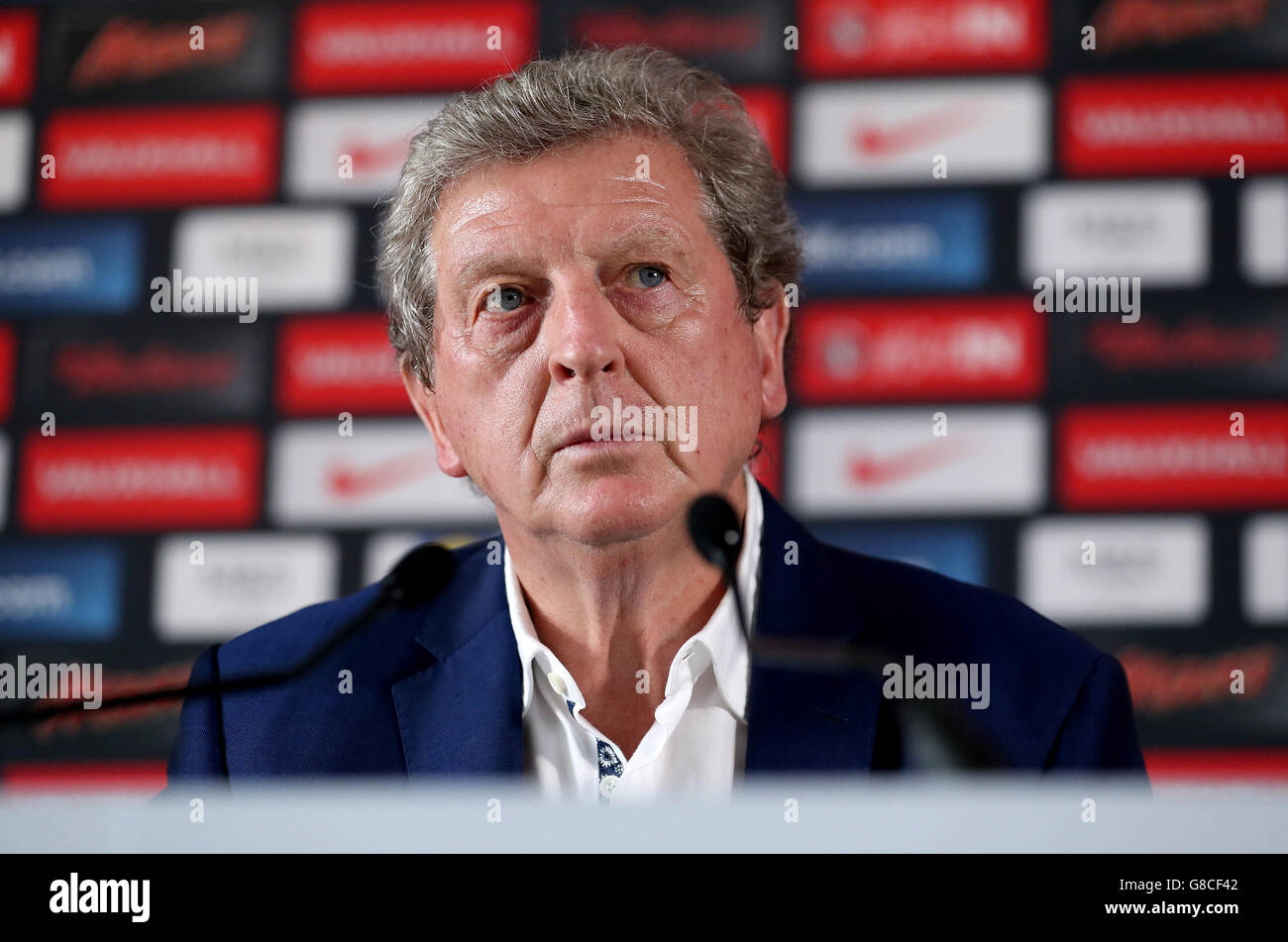 Roy Hodgson während einer Pressekonferenz in Chantilly, Frankreich. England schied in der Runde der 16 Phase der Europameisterschaft 2016 gestern Abend nach der Niederlage 2-1 gegen Island. Stockfoto