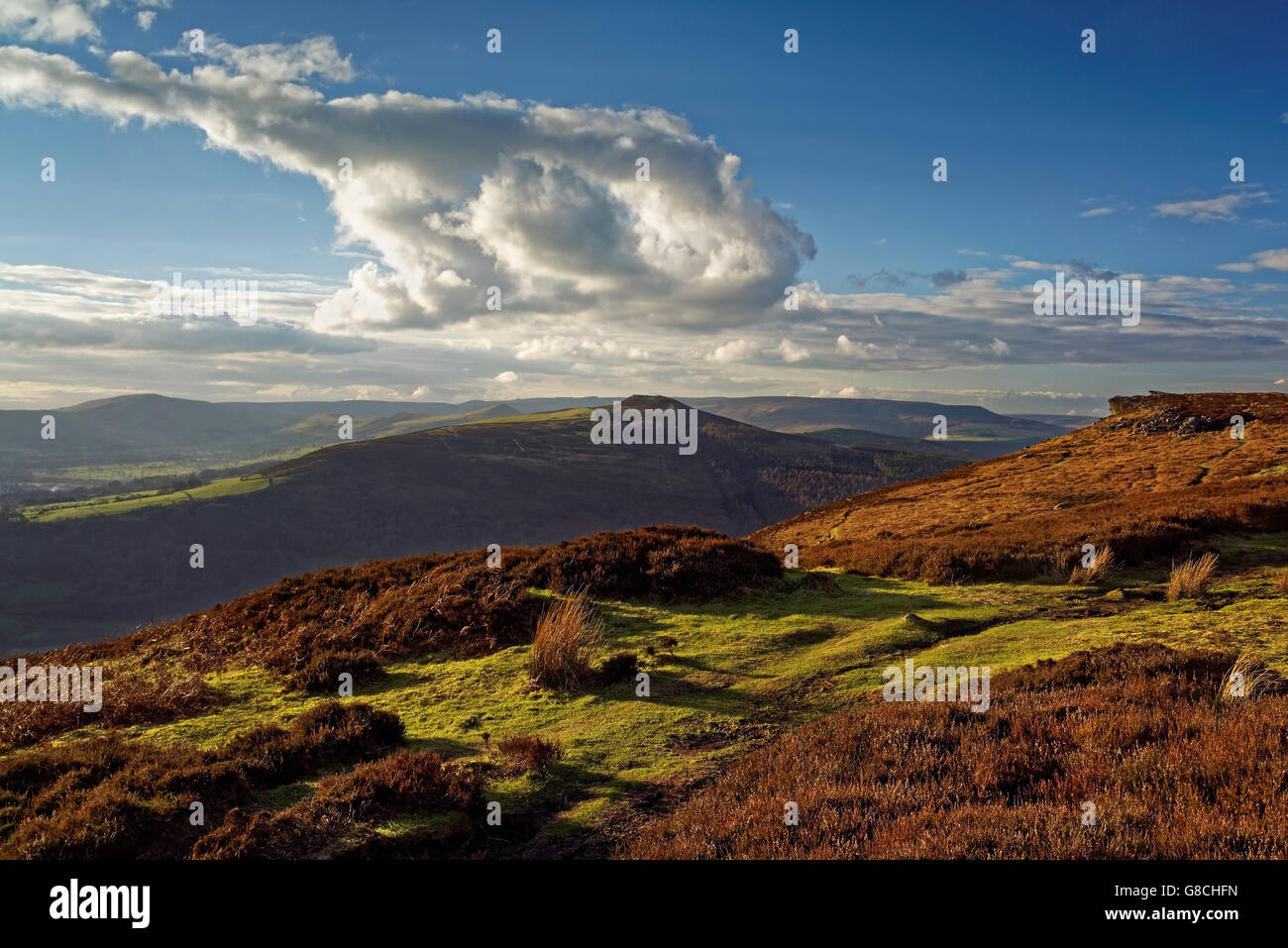 Großbritannien, Derbyshire, Peak District, Bamford Edge und Win Hill. Stockfoto