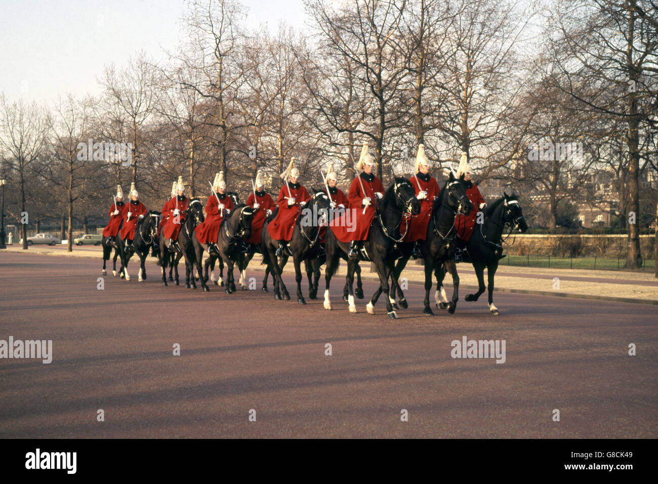 Szenen Aus London - Haushaltskavallerie. Die Kavallerie des Hauses reitet entlang der Mall. Stockfoto