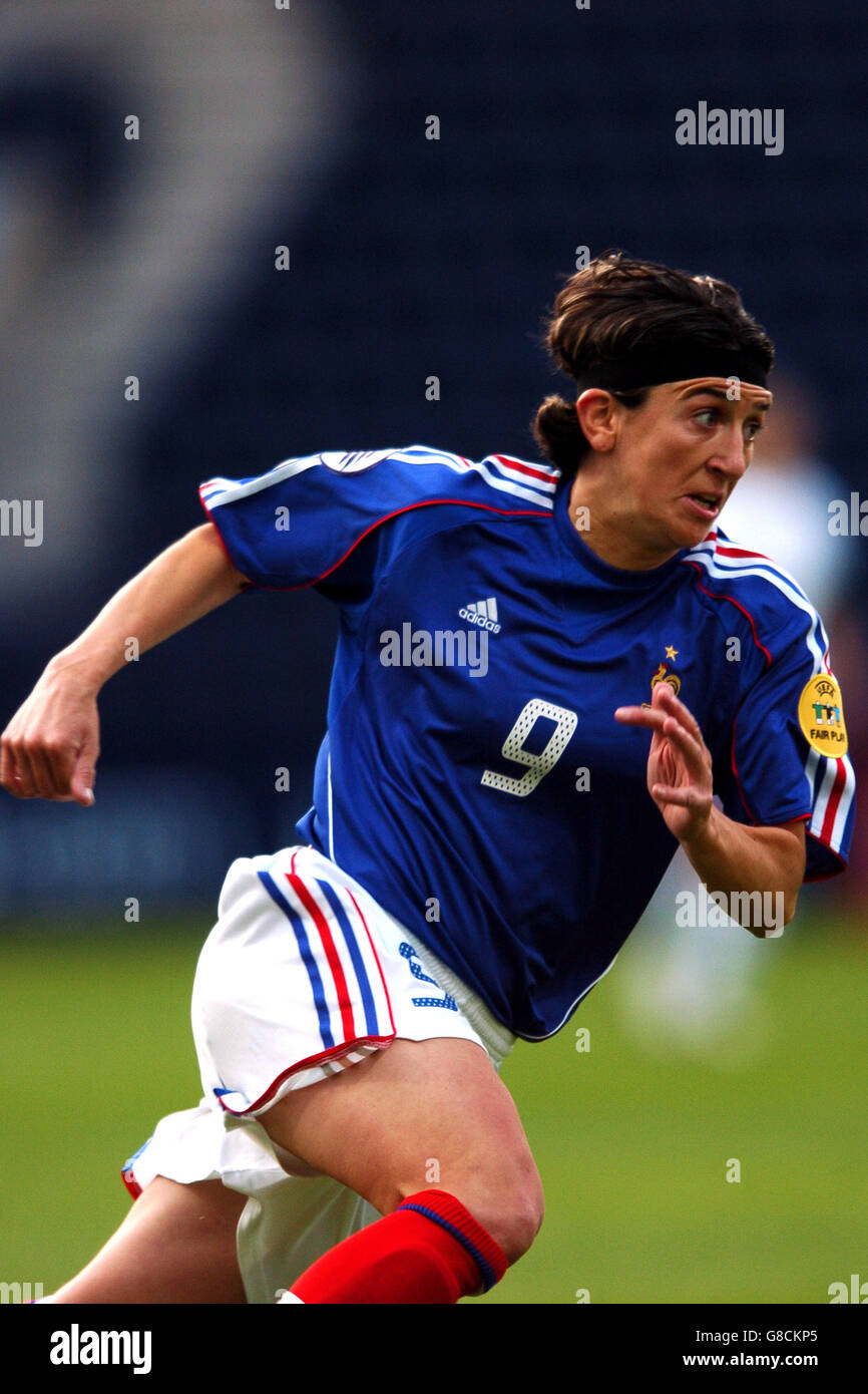 Fußball - UEFA-Europameisterschaft der Frauen 2005 - Gruppe B - Frankreich - Italien - Deepdale. Marinette Pichon, Frankreich Stockfoto