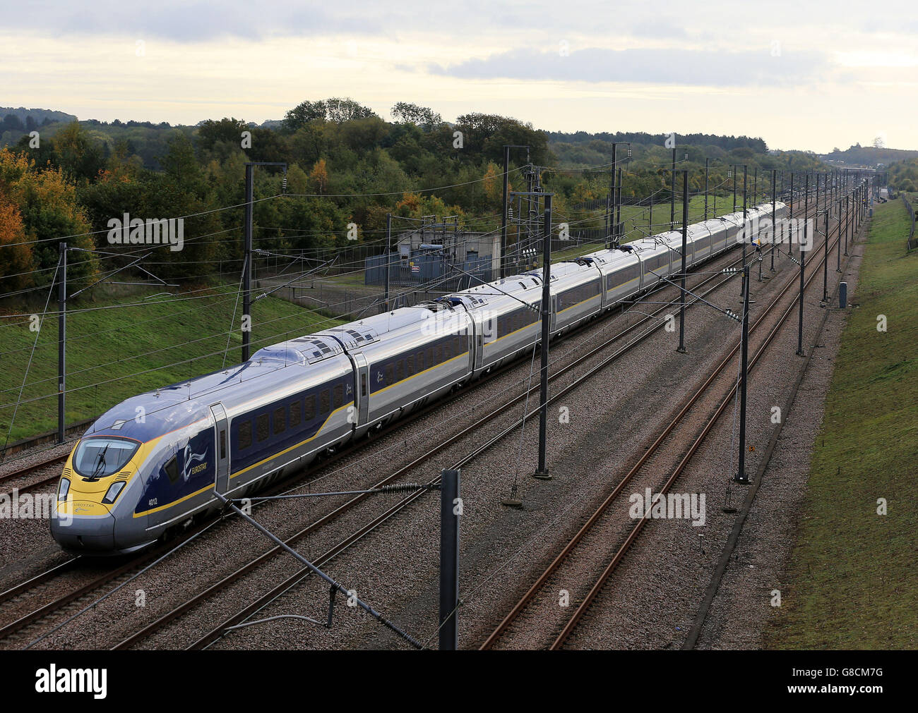 Ein brandneuer Hochgeschwindigkeitszug Eurostar e320 (Klasse 374) fährt während eines Testprogramms auf der Hochgeschwindigkeitsstrecke durch Kent, bevor Eurostar die neue Zugflotte im Laufe dieses Jahres in Betrieb nimmt. Stockfoto