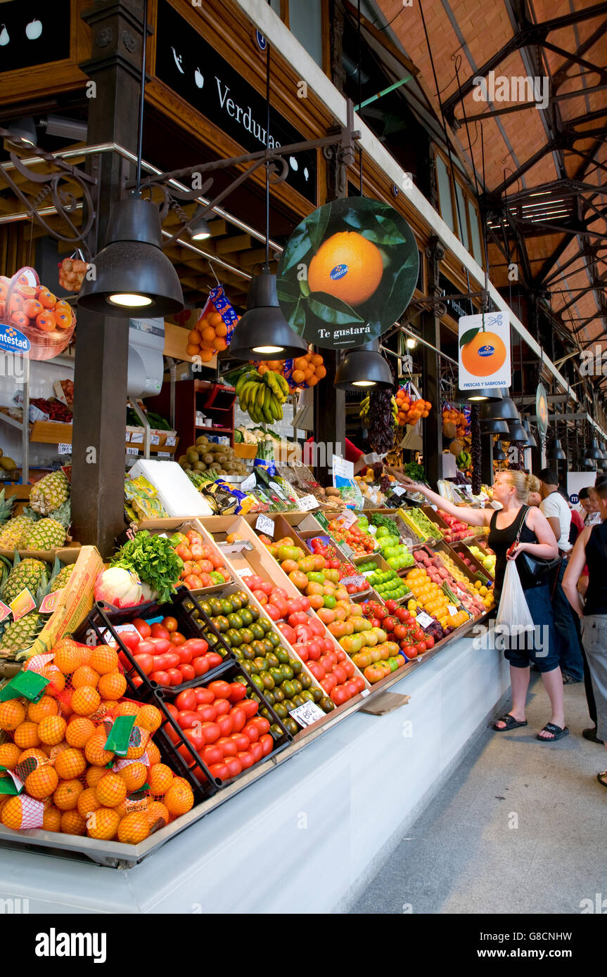 Obstladen. San Miguel Markt, Madrid, Spanien. Stockfoto