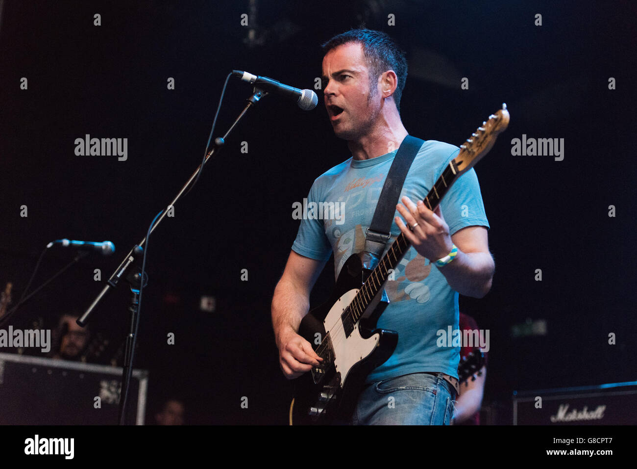 Andrew "Falco" Falkous, Sänger und Gitarrist der Zukunft die linke im Electric Ballroom, London. 21. April 2016. Stockfoto