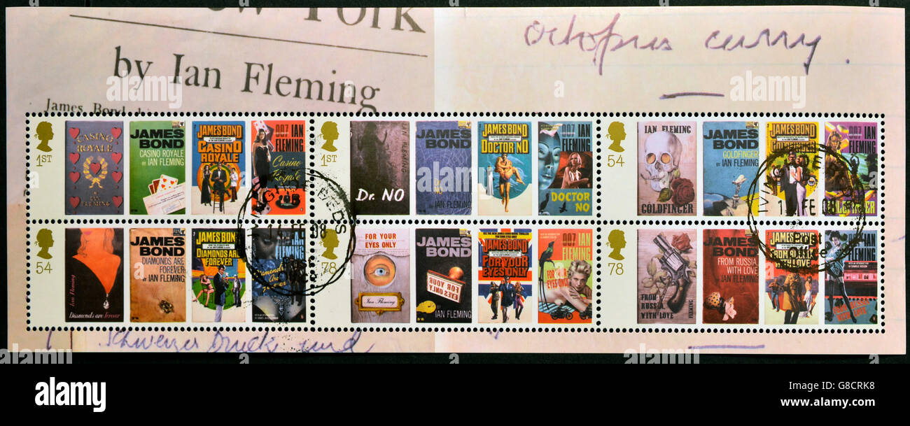 Vereinigtes Königreich - CIRCA 2008: Sammlung Briefmarken gedruckt in Großbritannien zeigt Plakate von den Filmen von James Bond, ca. 2008 Stockfoto