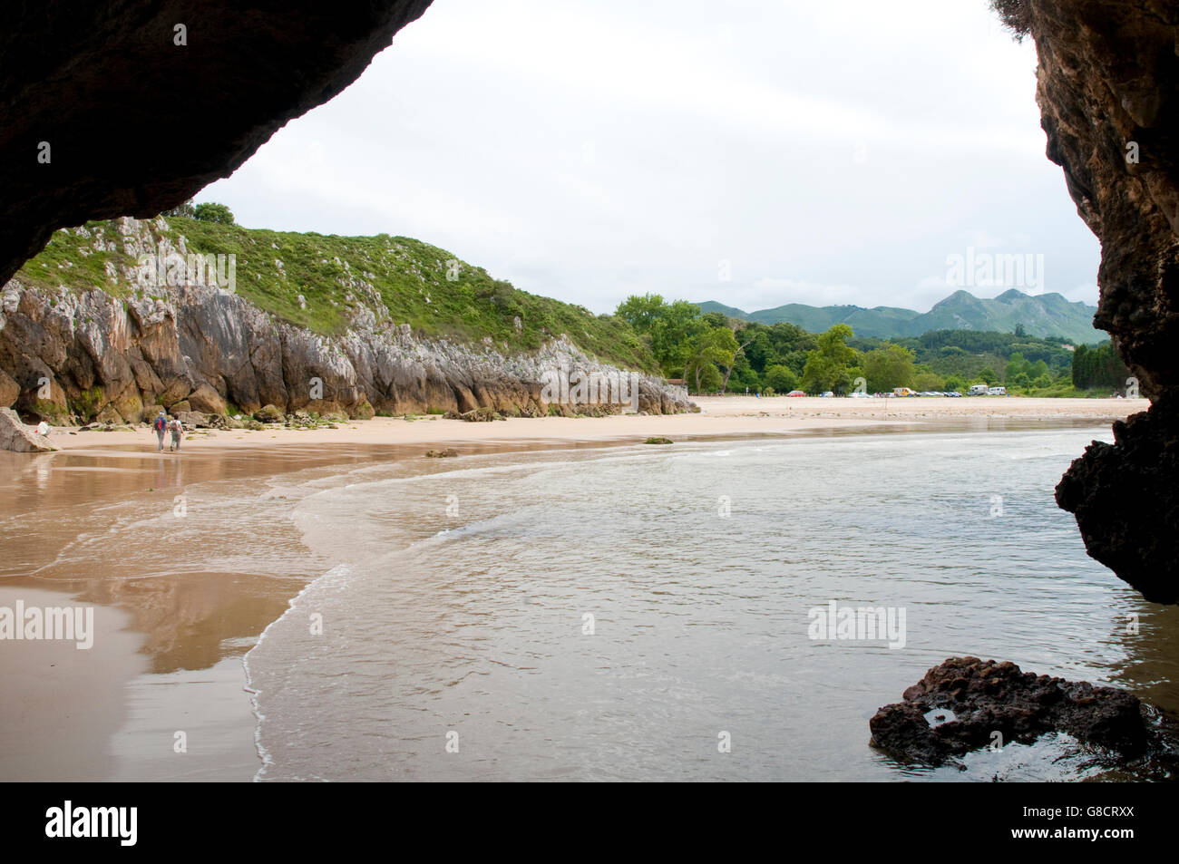 Cuevas del Mar Strand. Nueva de Llanes, Asturien, Spanien. Stockfoto