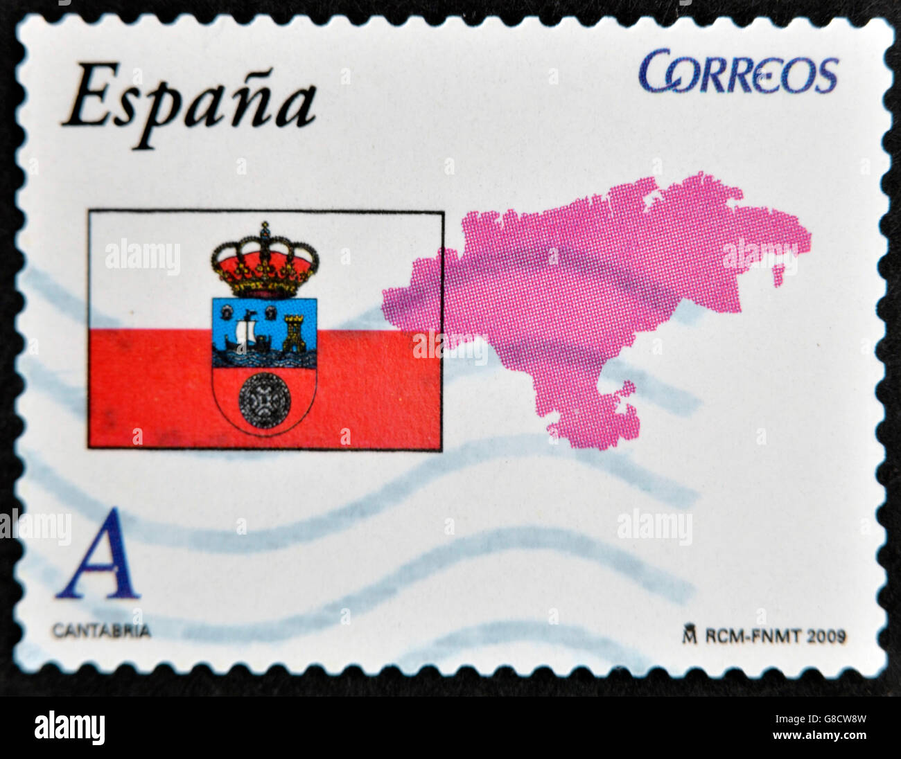 Spanien - CIRCA 2009: Eine Briefmarke gedruckt in Spanien zeigt Flagge und Karten von der autonomen Region Kantabrien, ca. 2009 Stockfoto