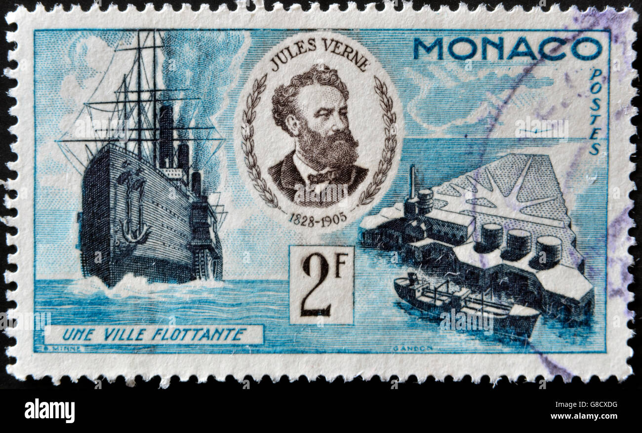 MONACO - ca. 1955: Eine Briefmarke gedruckt in Monaco zeigt Porträt von Jules Verne, Serie gewidmet seiner Bücher, ca. 1955 Stockfoto