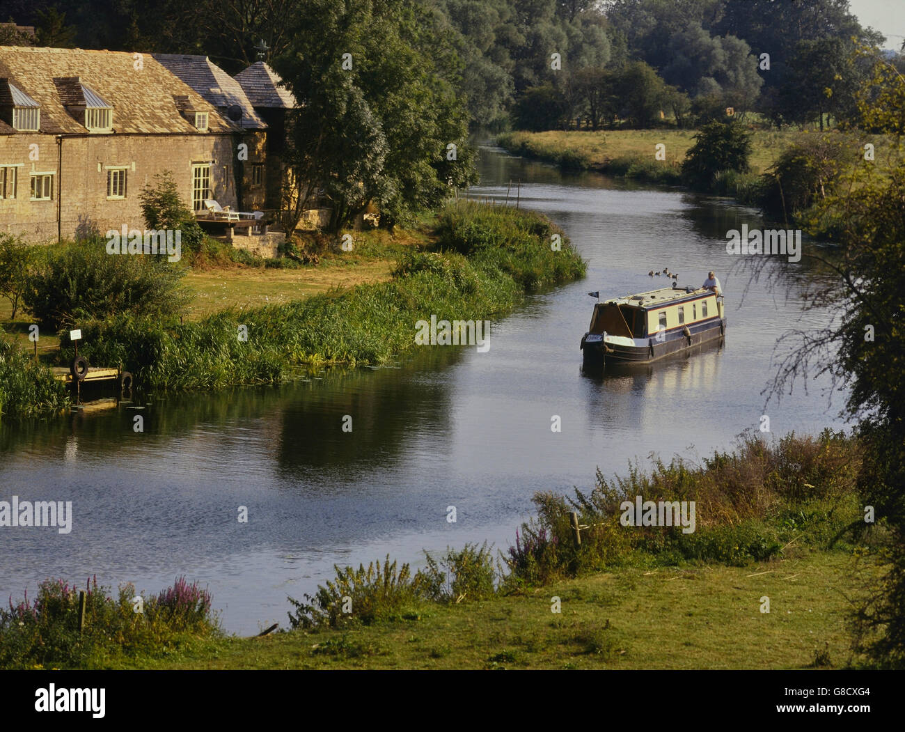 Stein auf dem Land durch den Fluß Nene bei Wansford, Cambridgeshire, England UK Stockfoto