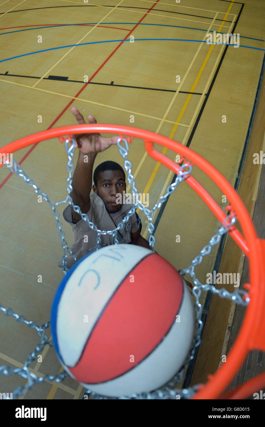Basketball-Spieler, erzielte einen Korb Stockfoto