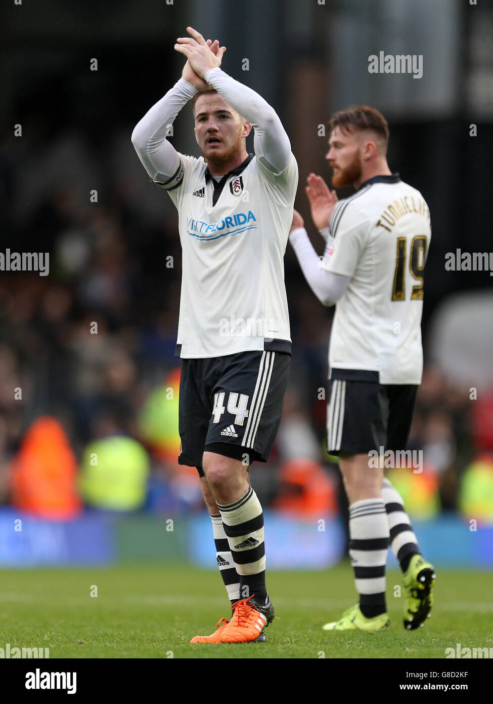 Fulhams Ross McCormack applaudiert die Fans zu Vollzeit Stockfoto