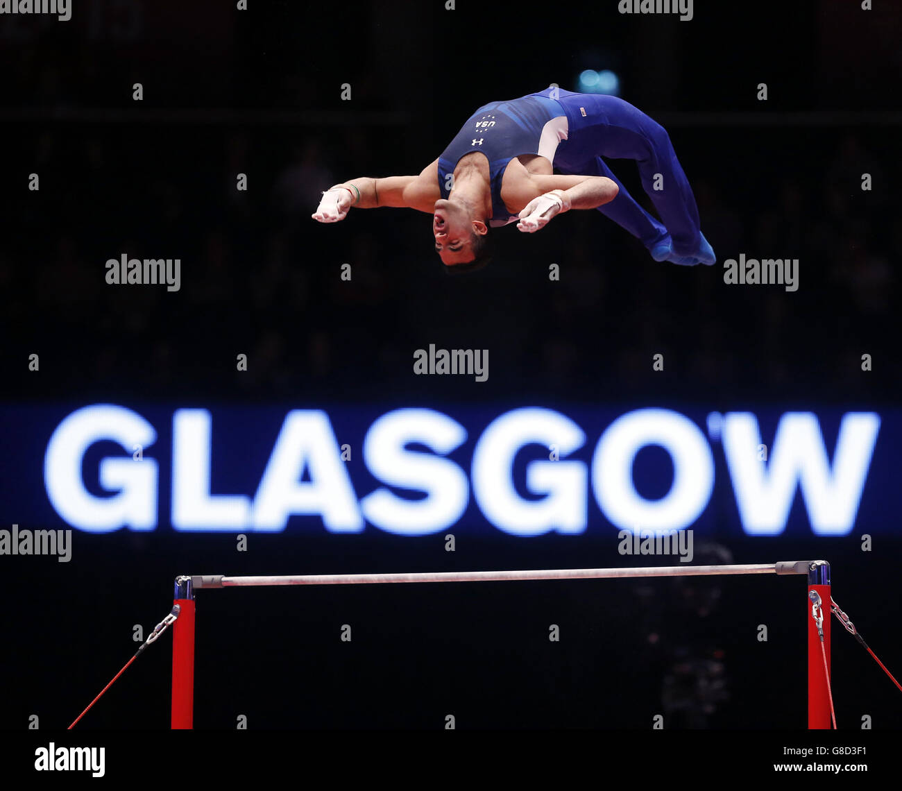 Gymnastik - Weltmeisterschaften 2015 - Tag vier - das SSE Hydro. Danell Leyva aus den USA tritt am vierten Tag der Weltgymnastik-Weltmeisterschaften 2015 bei der SSE Hydro in Glasgow an der Horizontalen Bar an. Stockfoto
