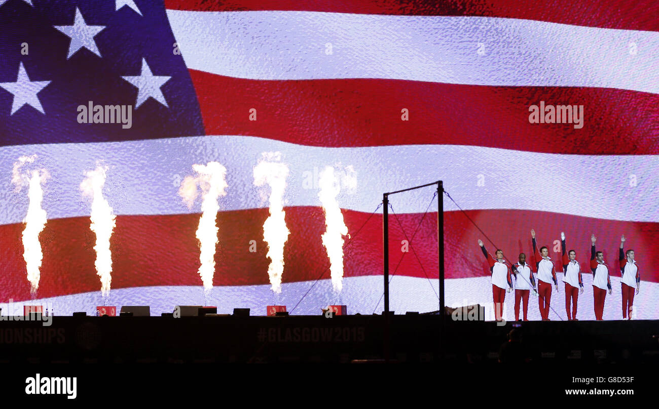 Gymnastik - Weltmeisterschaften 2015 - Tag sechs - das SSE Hydro. Die USA gehen in die Gegend, bevor sie am sechsten Tag der Weltmeisterschaften der Gymnastik 2015 beim SSE Hydro in Glasgow antreten. Stockfoto