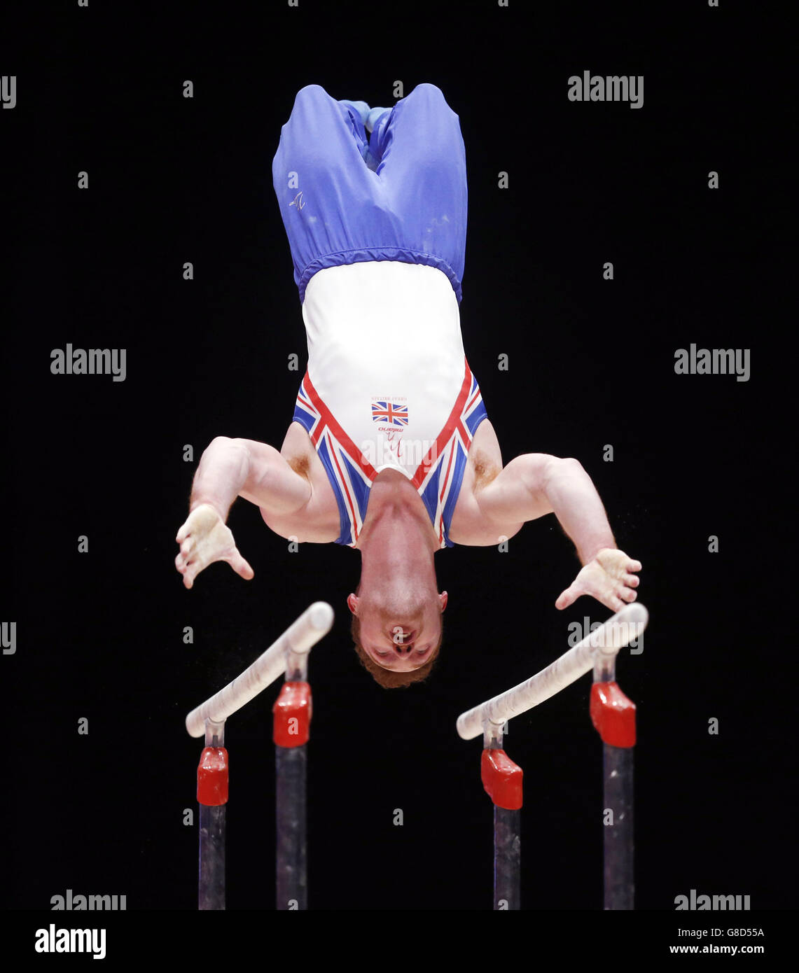 Der britische Daniel Purvis tritt am 6. Tag der Weltmeisterschaften 2015 bei der SSE Hydro in Glasgow an den Parallelbarren an. DRÜCKEN Sie VERBANDSFOTO. Bilddatum: Mittwoch, 28. Oktober 2015. Bildnachweis sollte lauten: Danny Lawson/PA Wire. EINSCHRÄNKUNGEN: . Ausschließlich keine kommerzielle Nutzung oder Verbindung ohne vorherige Genehmigung von Turner oder deren Vertreter. Keine Bildsequenzen mit mehr als 5 Bildern pro Sekunde. Weitere Informationen erhalten Sie unter +44 (0)1158 447447. Stockfoto
