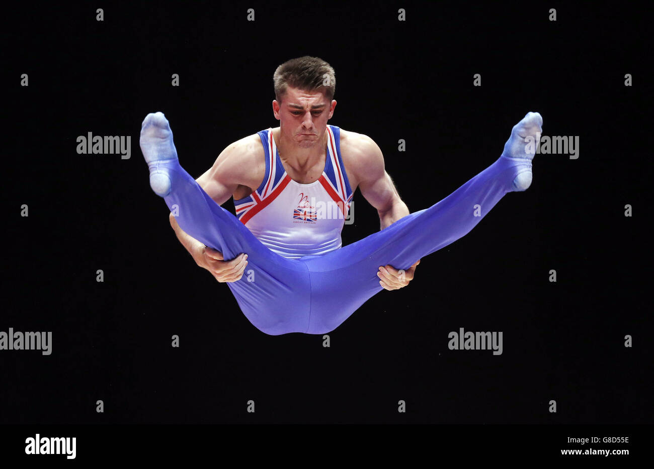 Der britische Max Whitlock tritt am sechsten Tag der Weltmeisterschaften im Gymnastik-Bereich 2015 bei der SSE Hydro, Glasgow, an den parallelen Riegel an. DRÜCKEN SIE VERBANDSFOTO. Bilddatum: Mittwoch, 28. Oktober 2015. Bildnachweis sollte lauten: Danny Lawson/PA Wire. EINSCHRÄNKUNGEN: Keine kommerzielle Nutzung oder Verbindung ohne vorherige Genehmigung durch den Turner oder dessen Vertreter. Keine Bildsequenzen mit mehr als 5 Bildern pro Sekunde. Weitere Informationen erhalten Sie unter +44 (0)1158 447447. Stockfoto