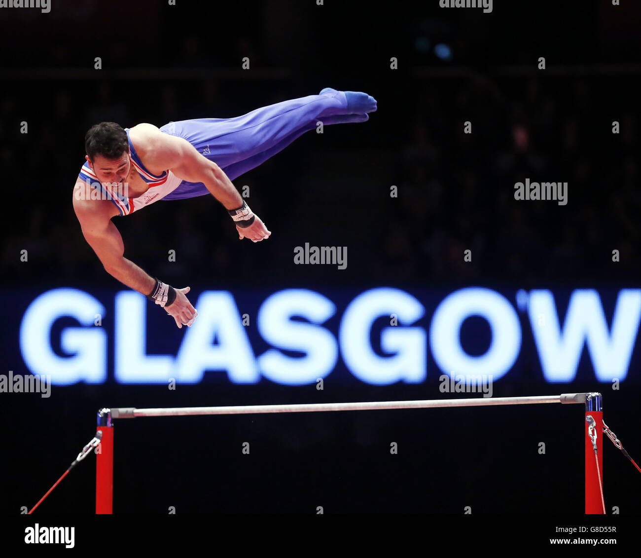 Der britische Kristian Thomas tritt am sechsten Tag der Weltmeisterschaften der Gymnastik 2015 bei der SSE Hydro, Glasgow, an der Horizontalen Bar an. Stockfoto