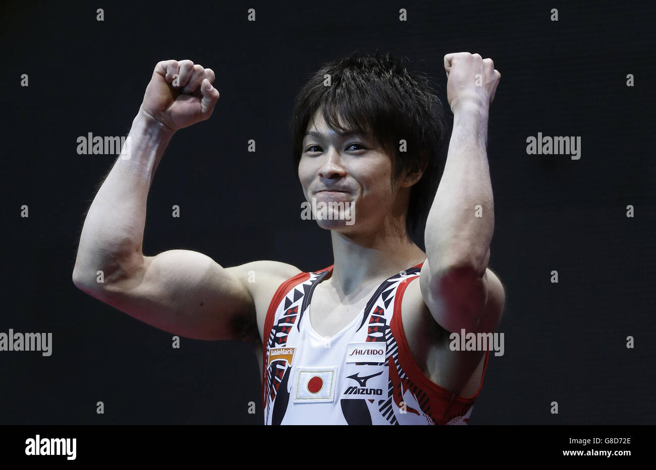 Der japanische Kohei Uchimura feiert den Sieg im Allround-Finale der Männer am achten Tag der Weltmeisterschaften der Gymnastik 2015 im SSE Hydro, Glasgow. Stockfoto