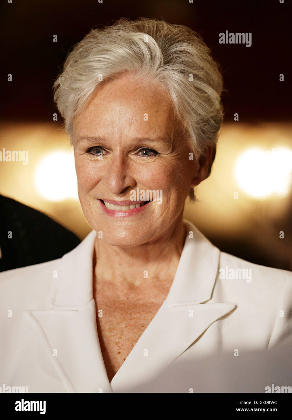 Glenn Close während einer Fotoaufnahme im London Coliseum, um ihr bevorstehendes West End-Debüt als Norma Desmond in Andrew Lloyd Webber, Don Black und Christopher Hampton's Sunset Boulevard bekannt zu geben. Stockfoto