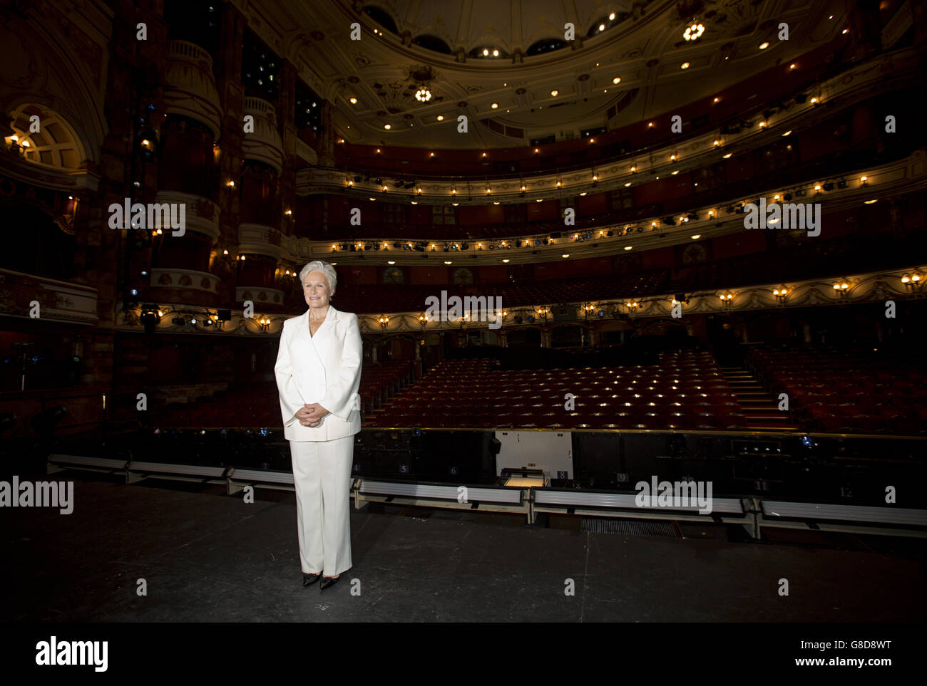 Glenn Close während einer Fotoaufnahme im London Coliseum, um ihr bevorstehendes West End-Debüt als Norma Desmond in Andrew Lloyd Webber, Don Black und Christopher Hampton's Sunset Boulevard bekannt zu geben. Stockfoto