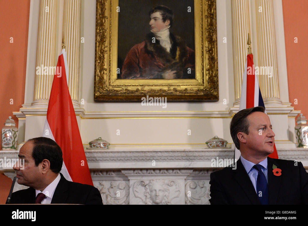 Premierminister David Cameron hält im Anschluss an ihr Treffen eine Pressekonferenz mit dem ägyptischen Präsidenten Abdel Fatah al-Sisi in der Downing Street 10 in London ab. Stockfoto