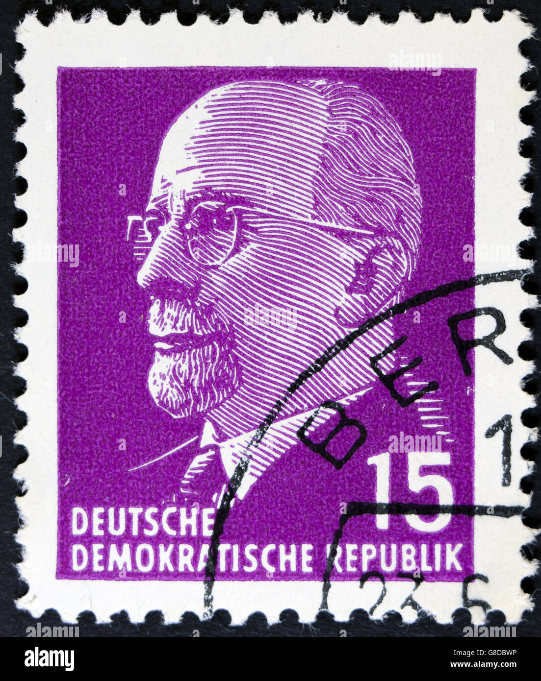 DDR - ca. 1961: Briefmarke gedruckt in der Deutschen Demokratischen Republik - DDR zeigt Vorsitzenden Walter Ulbricht Stockfoto