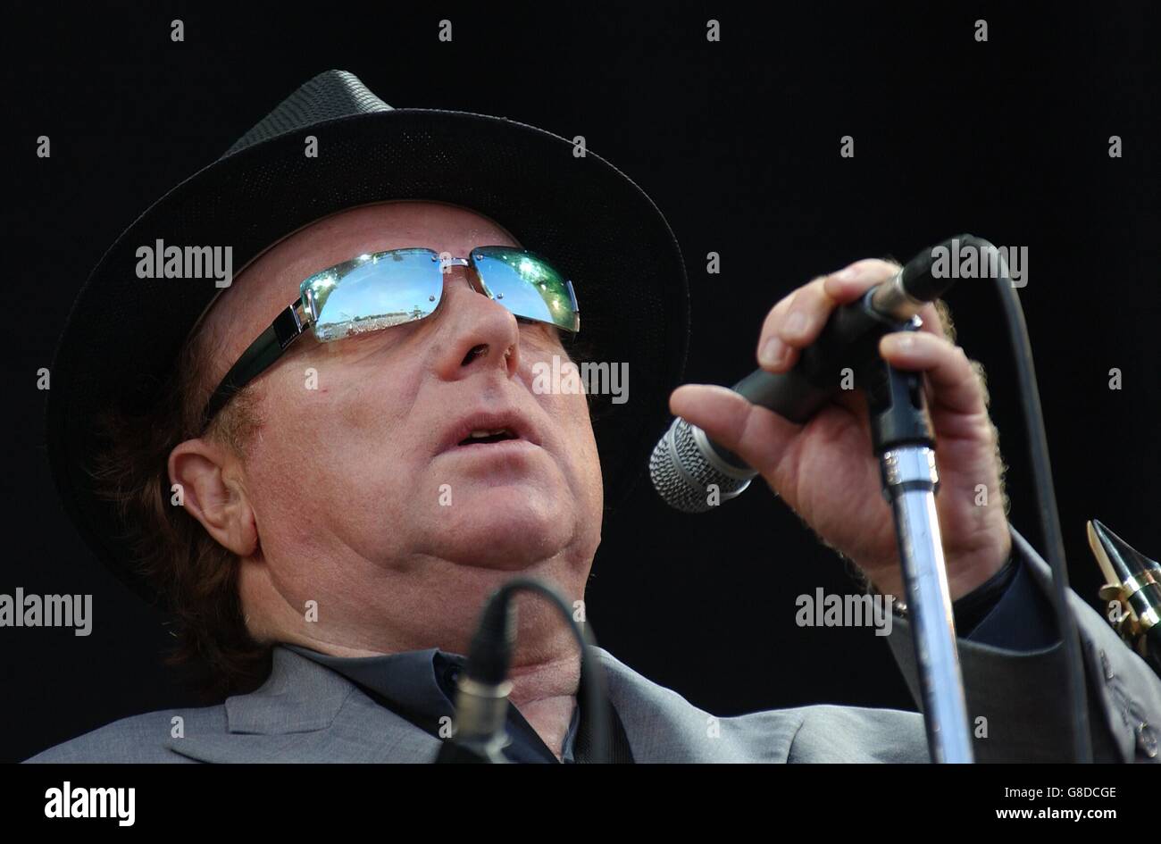 Glastonbury Festival 2005 - Worthy Farm. Van Morrison tritt auf der Pyramid Stage auf. Stockfoto