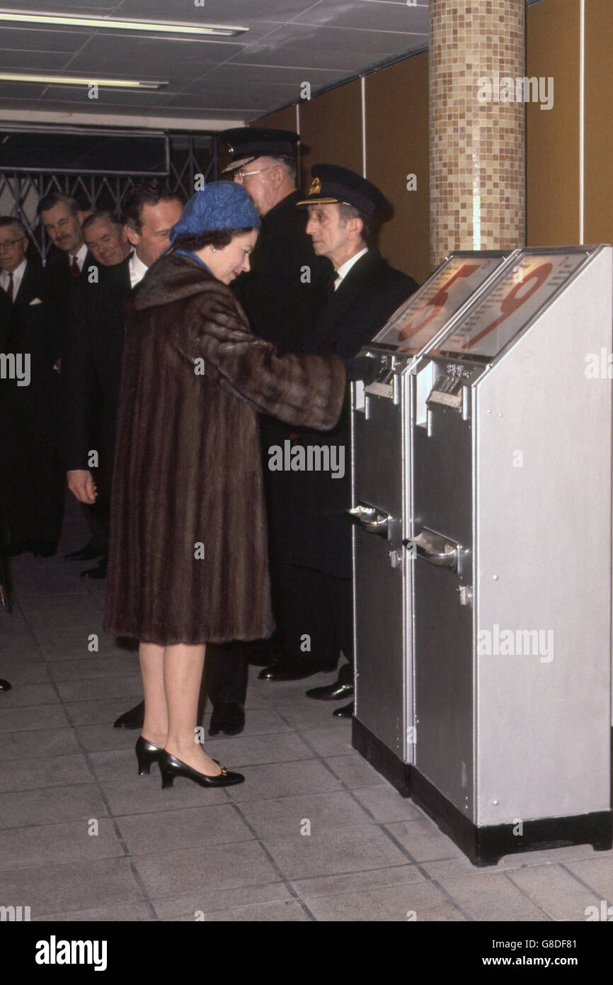 Royalty - öffnet die Königin Neubaustrecke der Victoria Line - London Underground Stockfoto