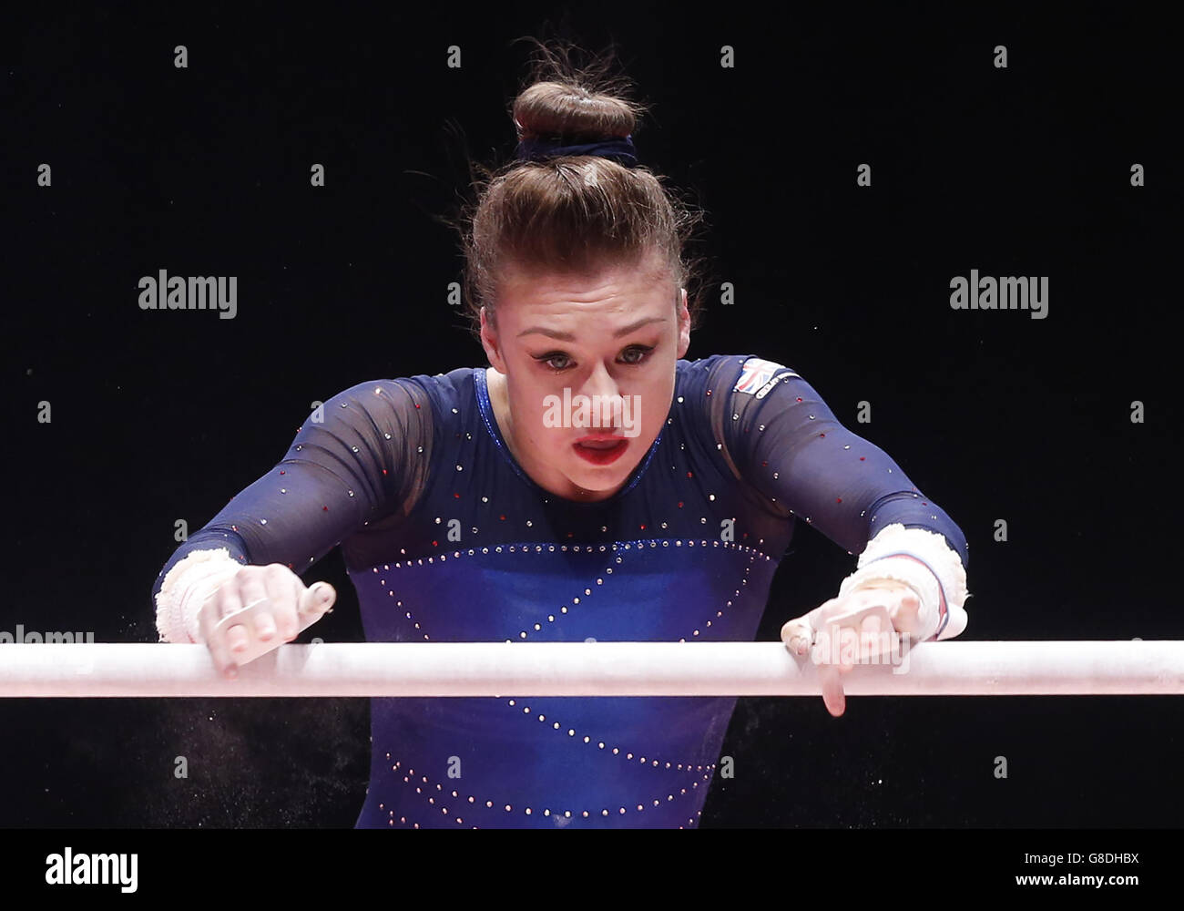 Der britische Ruby Harrold tritt am fünften Tag der Weltmeisterschaften der Gymnastik 2015 bei der SSE Hydro, Glasgow, auf den unebenen Barren an. DRÜCKEN SIE VERBANDSFOTO. Bilddatum: Dienstag, 27. Oktober 2015. Bildnachweis sollte lauten: Danny Lawson/PA Wire. Stockfoto