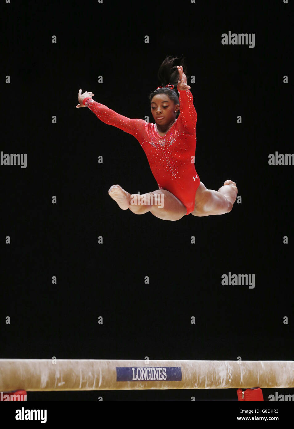 Gymnastik - Weltmeisterschaften 2015 - Tag Sieben - das SSE Hydro. Die US-Amerikanerin Simone Biles tritt am siebten Tag der Weltmeisterschaften im Gymnastik-Bereich 2015 beim SSE Hydro in Glasgow am Balance Beam an. Stockfoto
