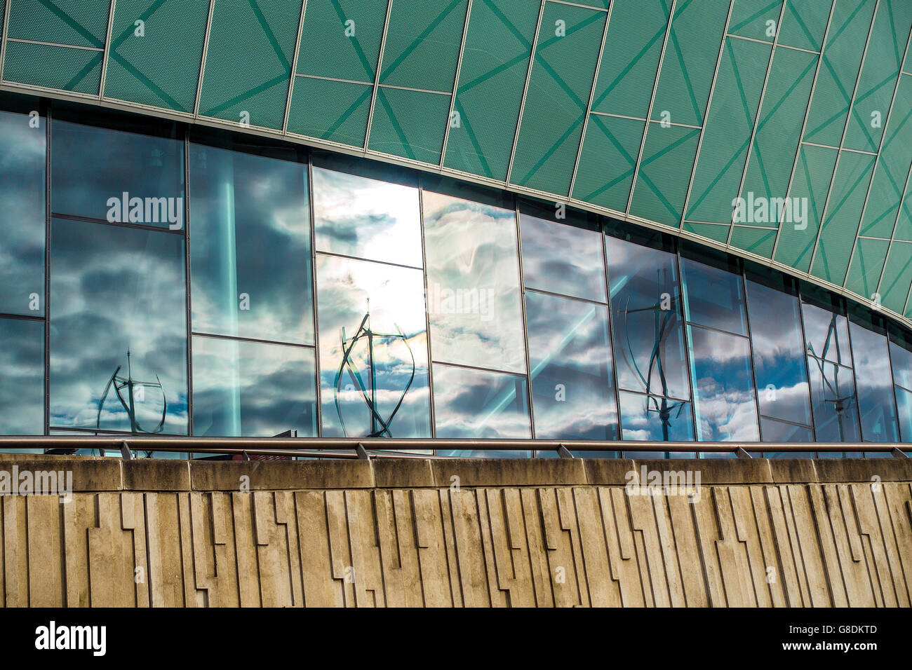 Echo-Arena-Bau Materialien Texturen Reflexionen Albert Dock Liverpool UK Stockfoto