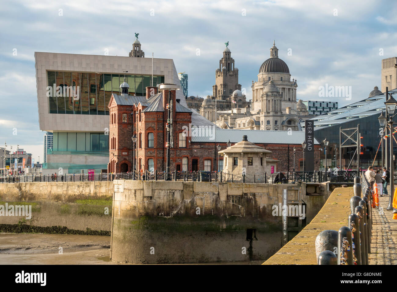 Pier Head Liverpool Waterfront Albert Dock Liverpool England Stockfoto