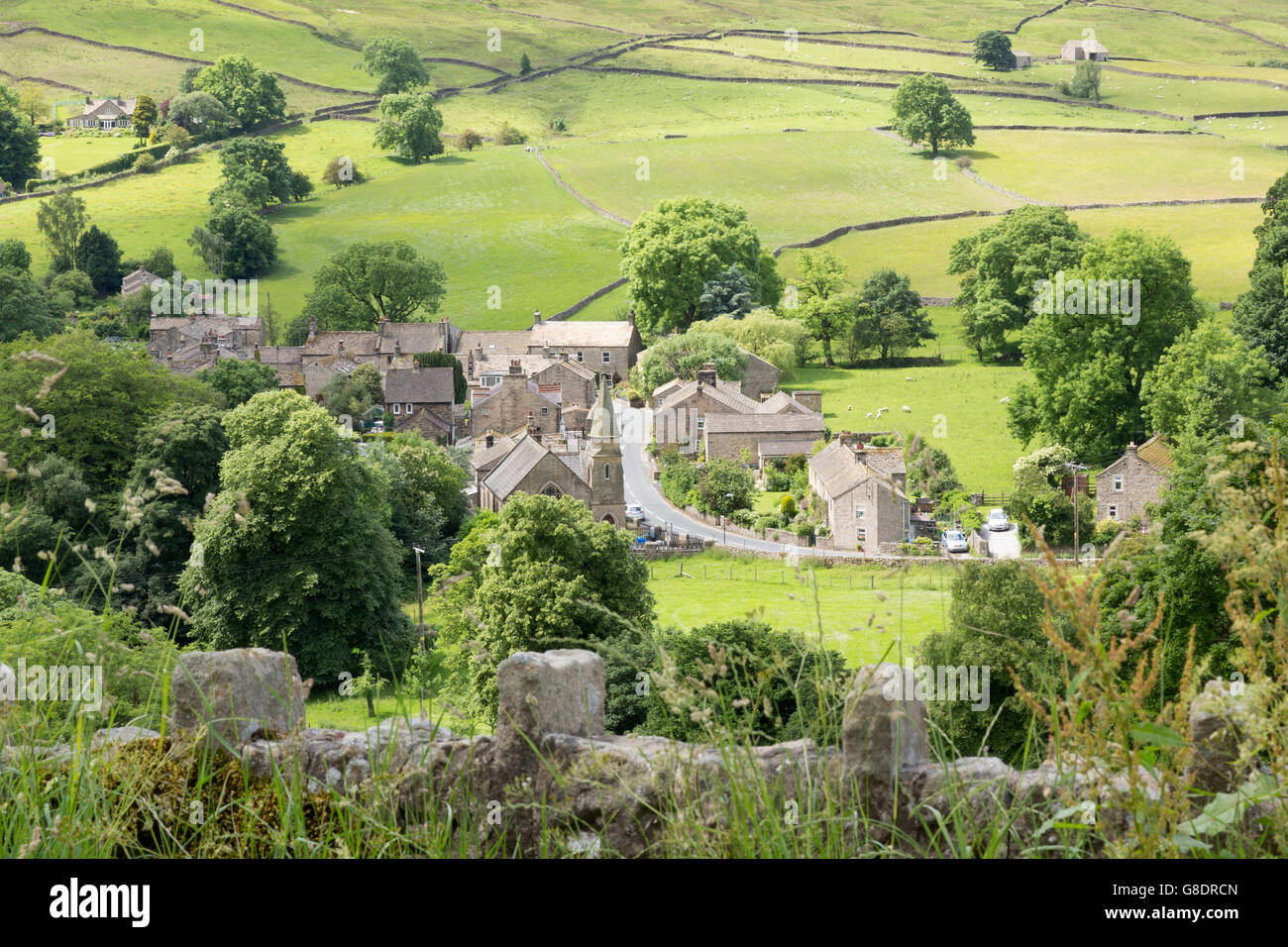 Burnsall Dorf und des Flusses Wharfe in Wharfedale, The Yorkshire Dales England, Juni 2016 Stockfoto