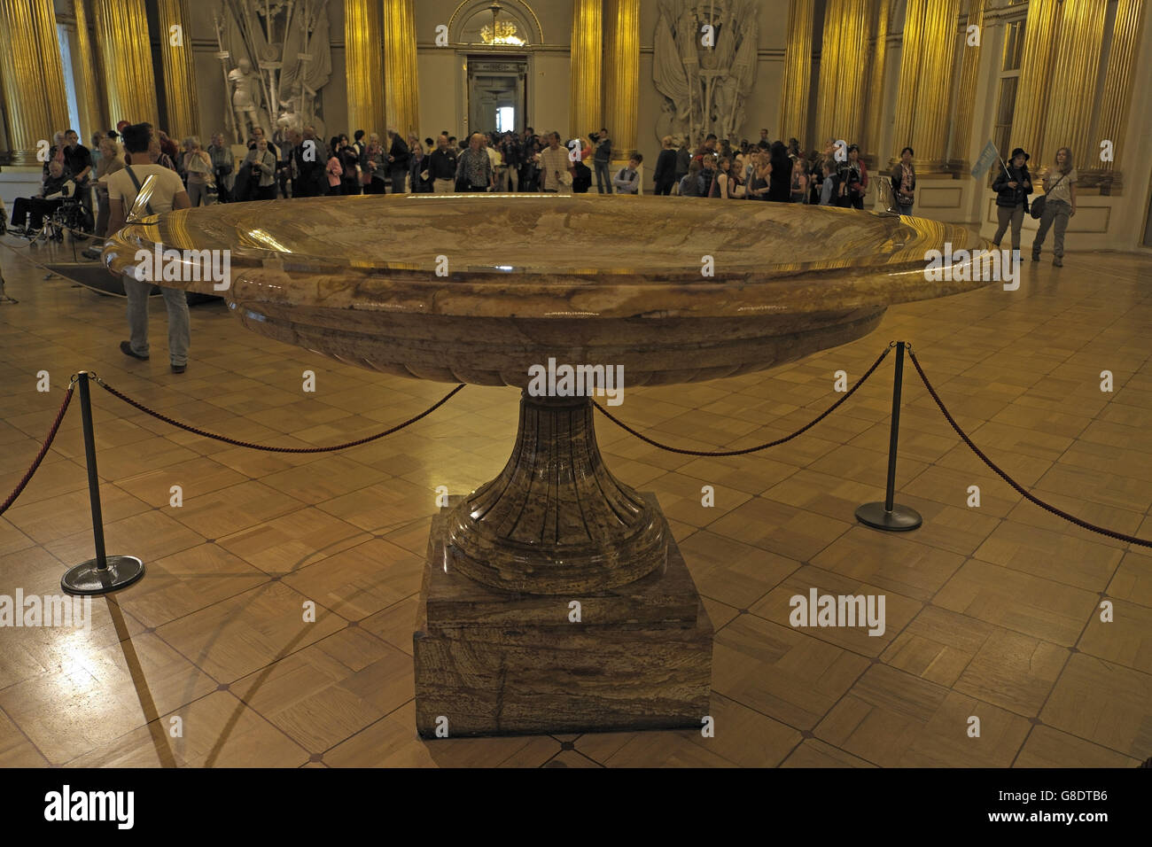 Große Gericht aus einem Stück von Jasper, Emblem Halle, Winter Palast, St. Petersburg, Russland. Stockfoto
