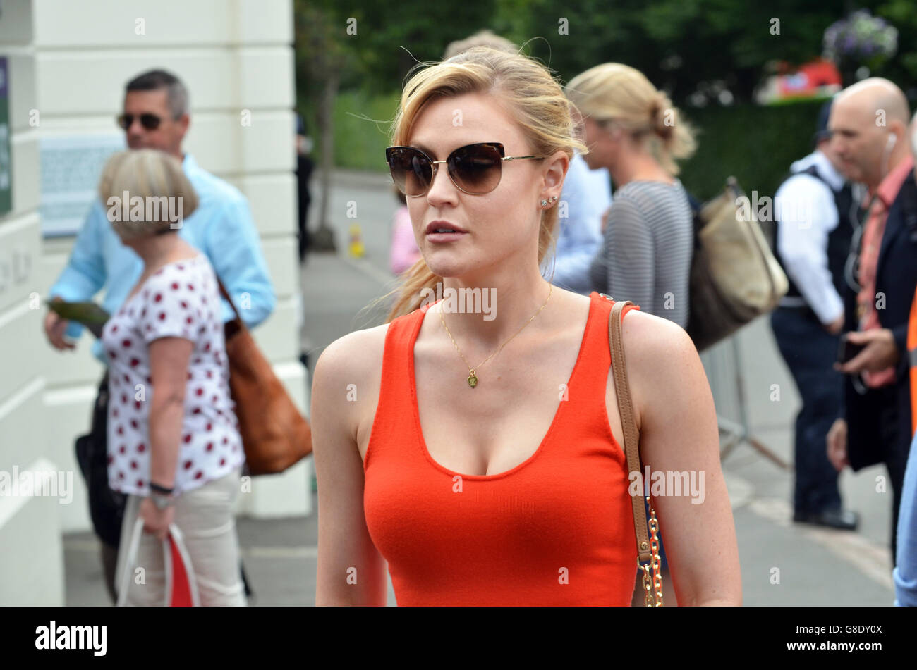 Wimbledon, London, UK, 26. Juni 2016, Chris Robshaw und seine Freundin Camilla Kerslake ankommen, am zweiten Tag der dem der 2016 Wimbledon Championships bei den All England Lawn Tennis Club. Bildnachweis: JOHNNY ARMSTEAD/Alamy Live-Nachrichten Stockfoto