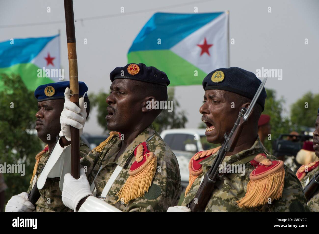 Dschibutischer Streitkräfte Parade in Dschibuti Dschibuti Independence Day 27. Juni 2016 zu markieren. Die kleine Nation am Horn von Afrika feierte das 39. Jahr der Unabhängigkeit von Frankreich. Stockfoto