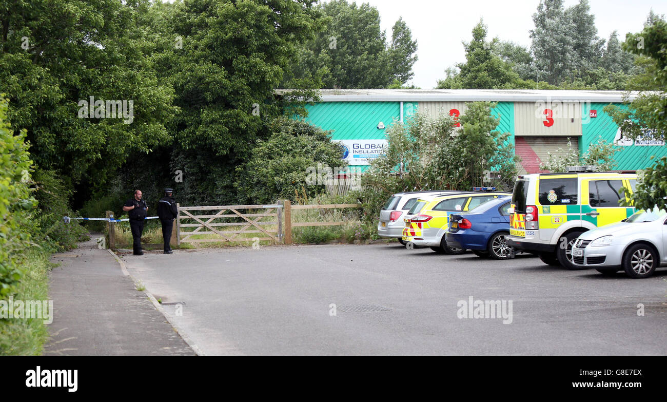 Hayling Island in Mittwoch, 29. Juni 2016 ist ein Mann heute Nachmittag auf einem beliebten Naturlehrpfad auf Hayling Island leider verstorben.    Notdienst wurden kurz vor 10.40 Uhr heute Morgen zu berichten von einem Mann angerufen, die geglaubt wird, um auf den Spuren von Billy vom Fahrrad in einer waldreichen Umgebung gefallen haben.    Eine Weitergabe Dogwalker hob den Alarm nach der Feststellung der Mann und sein Fahrrad auf dem Boden.     Polizei abgesperrt den Naturlehrpfad, während sie mit dem Vorfall behandelt, die nicht als verdächtig behandelt wird. Ein Hampshire Sprecher fügte hinzu: "Offiziere hießen am 10. Bildnachweis: Uknip/Alamy Live-Nachrichten Stockfoto