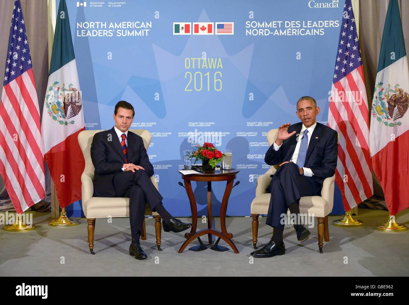 Ottawa, Kanada. 29. Juni 2016. Mexikanische Präsident Enrique Pena Nieto bei einem bilateralen Treffen mit US-Präsident Barack Obama am Rande des North American Leaders Summit in der National Gallery of Canada 29. Juni 2016 in Ottawa, Kanada. Bildnachweis: Planetpix/Alamy Live-Nachrichten Stockfoto