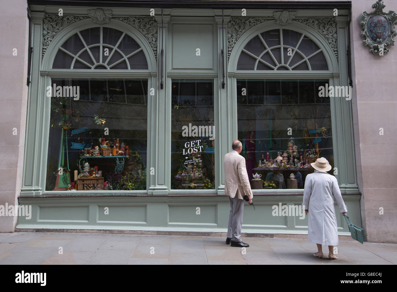 Fortnum & Mason, gehobenen Kaufhaus befindet sich am Piccadilly, Central London, England, UK Stockfoto Fortnum & Mason, gehobenen Kaufhaus befindet sich am Piccadilly, Central London, England, UK Stockfoto