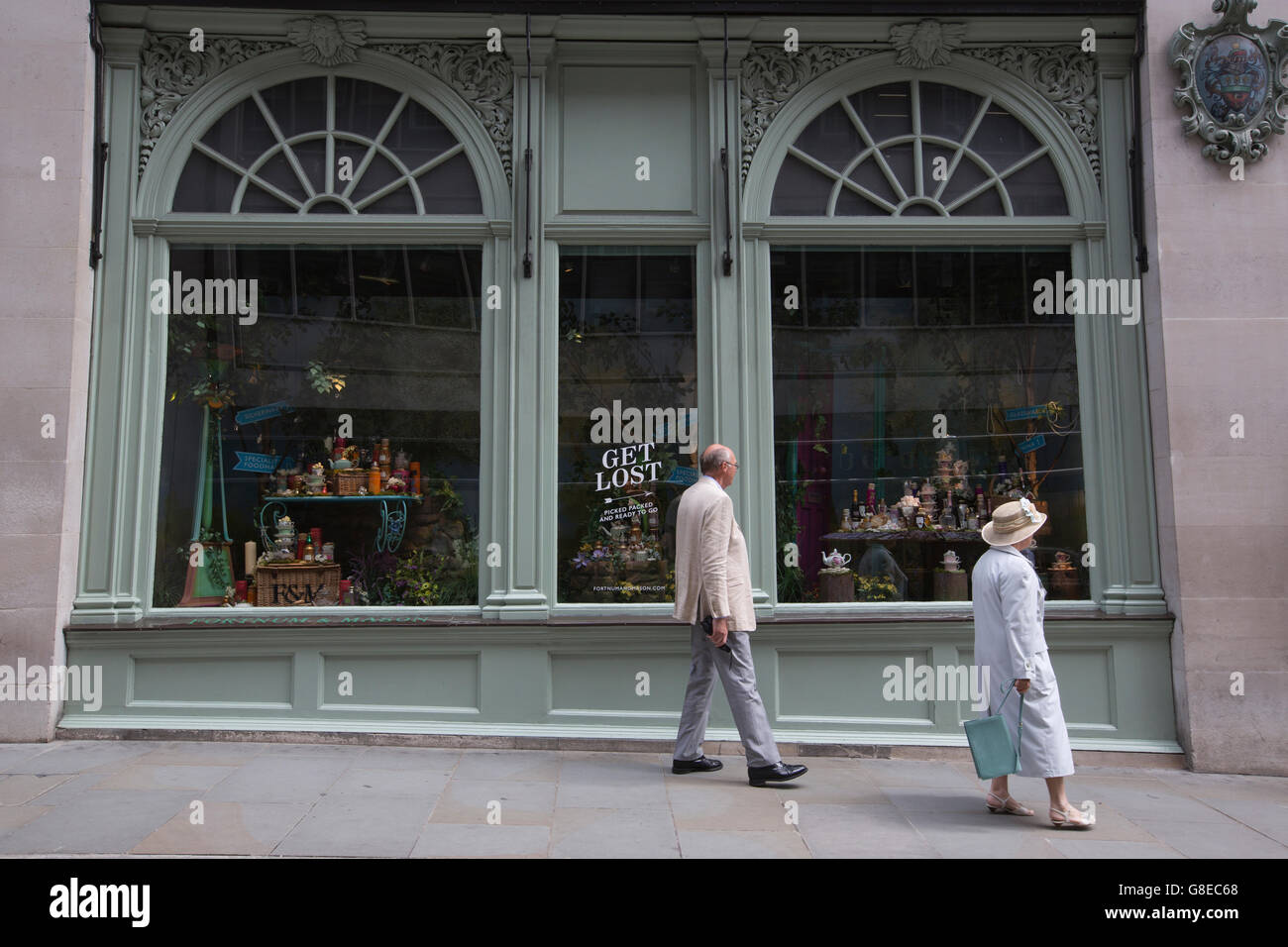 Fortnum & Mason, gehobenen Kaufhaus befindet sich am Piccadilly, Central London, England, UK Stockfoto Fortnum & Mason, gehobenen Kaufhaus befindet sich am Piccadilly, Central London, England, UK Stockfoto
