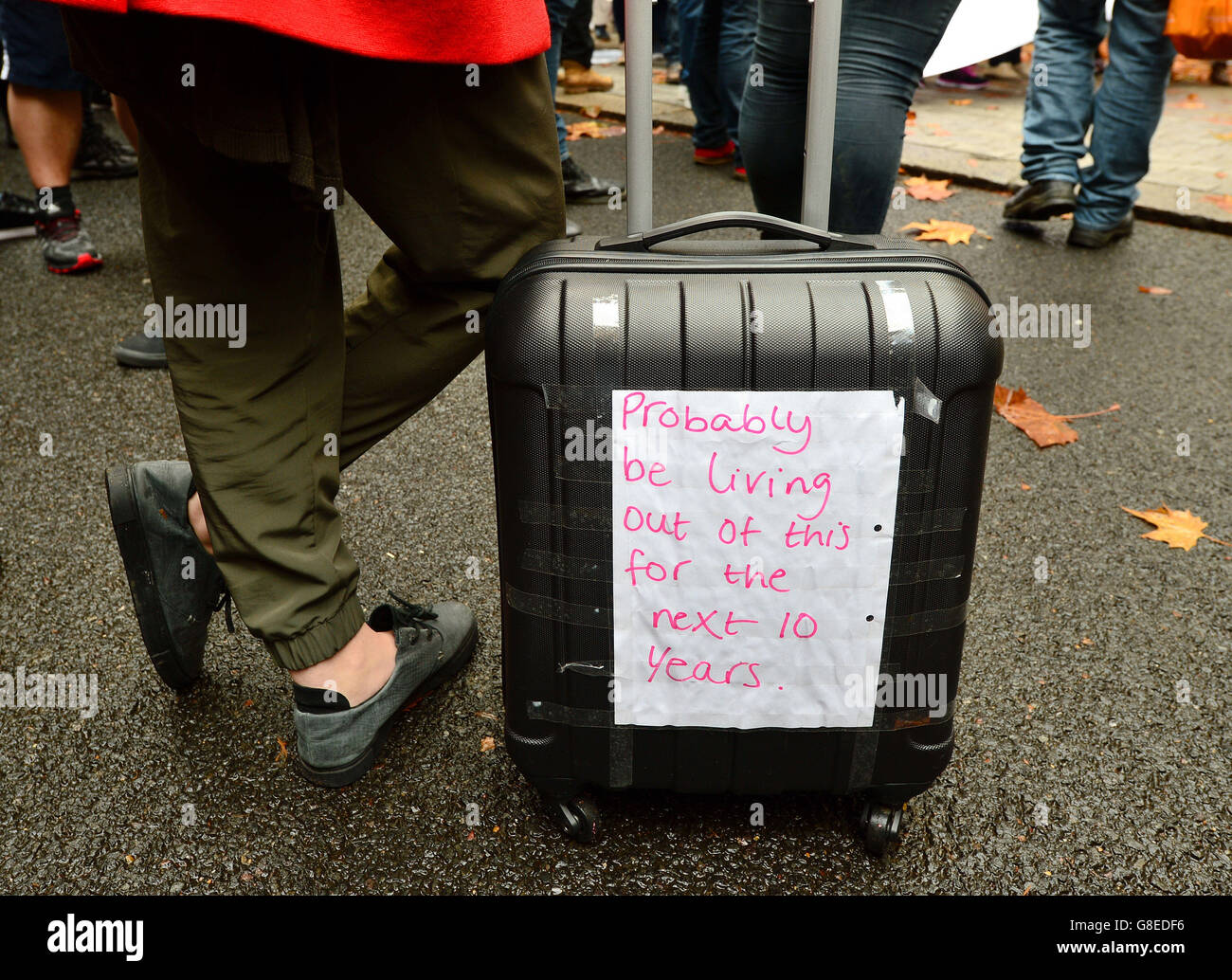 Ein Student während eines Protestes, der die Abschaffung der Studiengebühren und ein Ende der Studentenschulden in Westminster, London fordert. Stockfoto