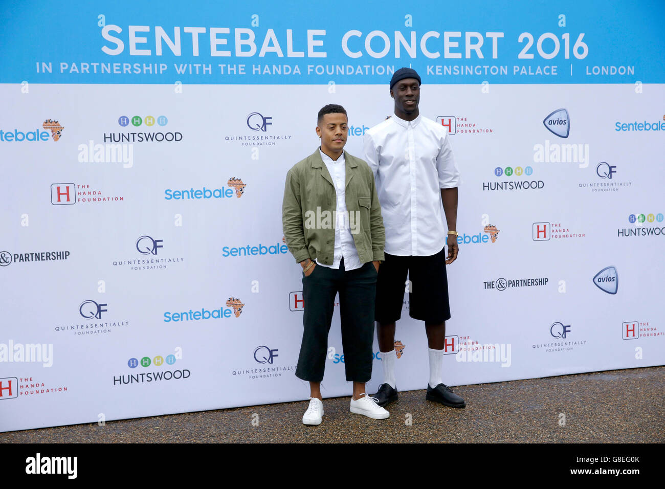 Kahouly Nicolay Sereba (links) und Vincent Dery von Nico & Vinz Teilnahme an einem Konzert, veranstaltet von Prinz Harry Charity Sentebale im Kensington Palace Gardens, London, um Bewusstsein und die Mittel für Jugendliche mit HIV in Afrika südlich der Sahara zu erhöhen. Stockfoto