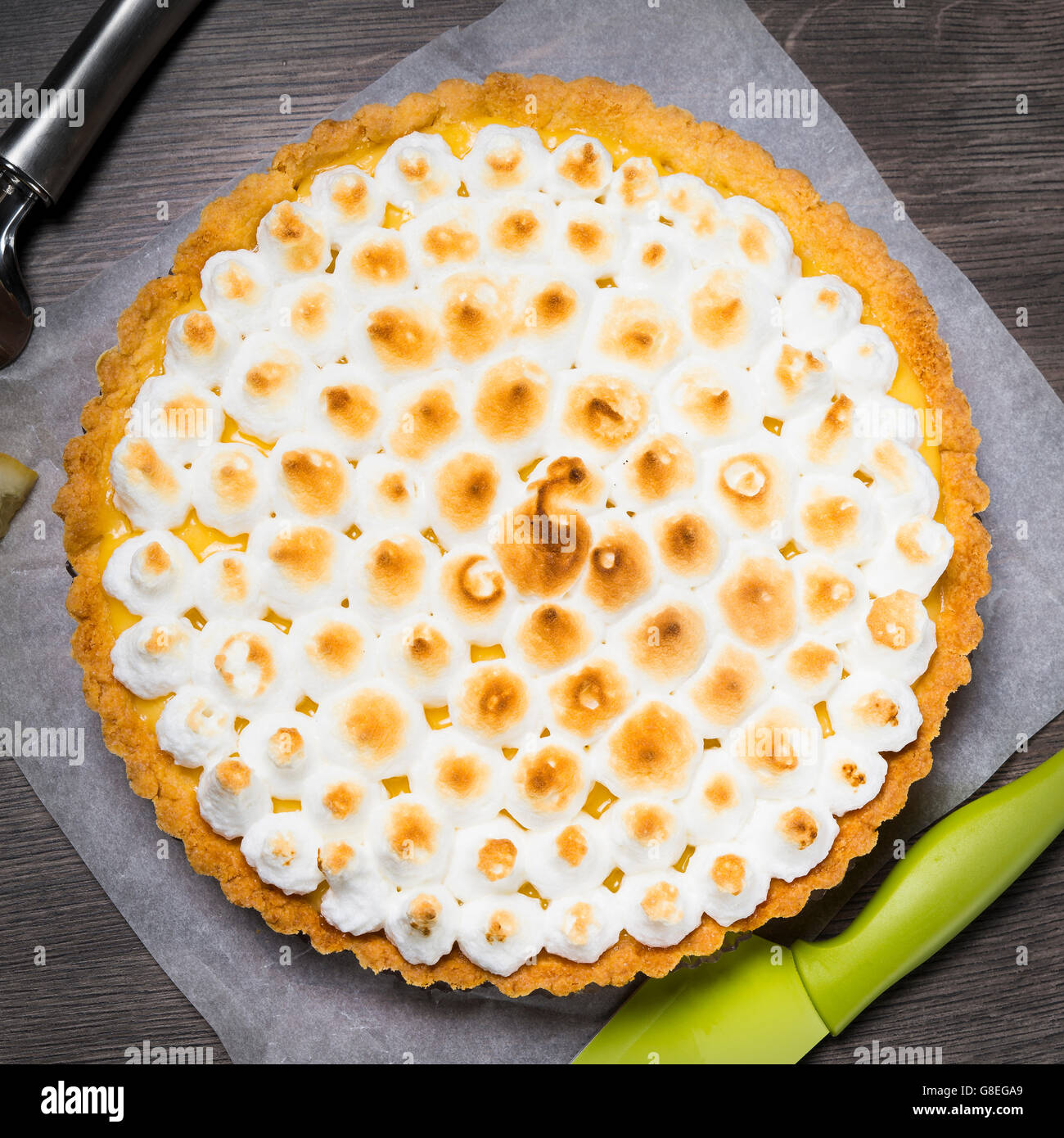 Tarte mit Zitrone und italienische meringue Stockfoto