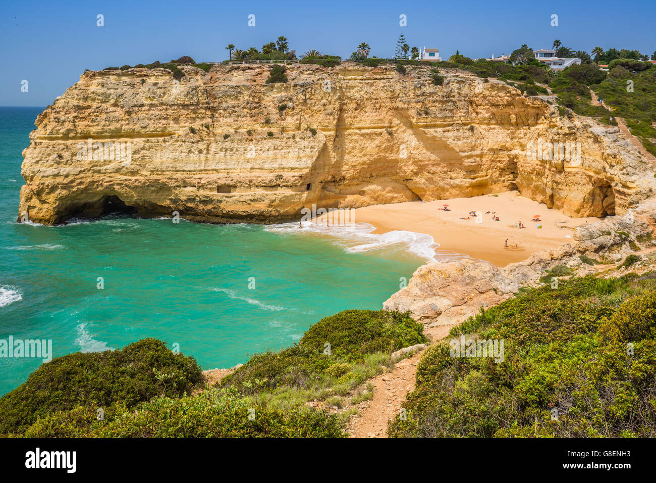 Ein Blick auf Strand von Benagil Fischerdorf an der Küste von Portugal Stockfoto