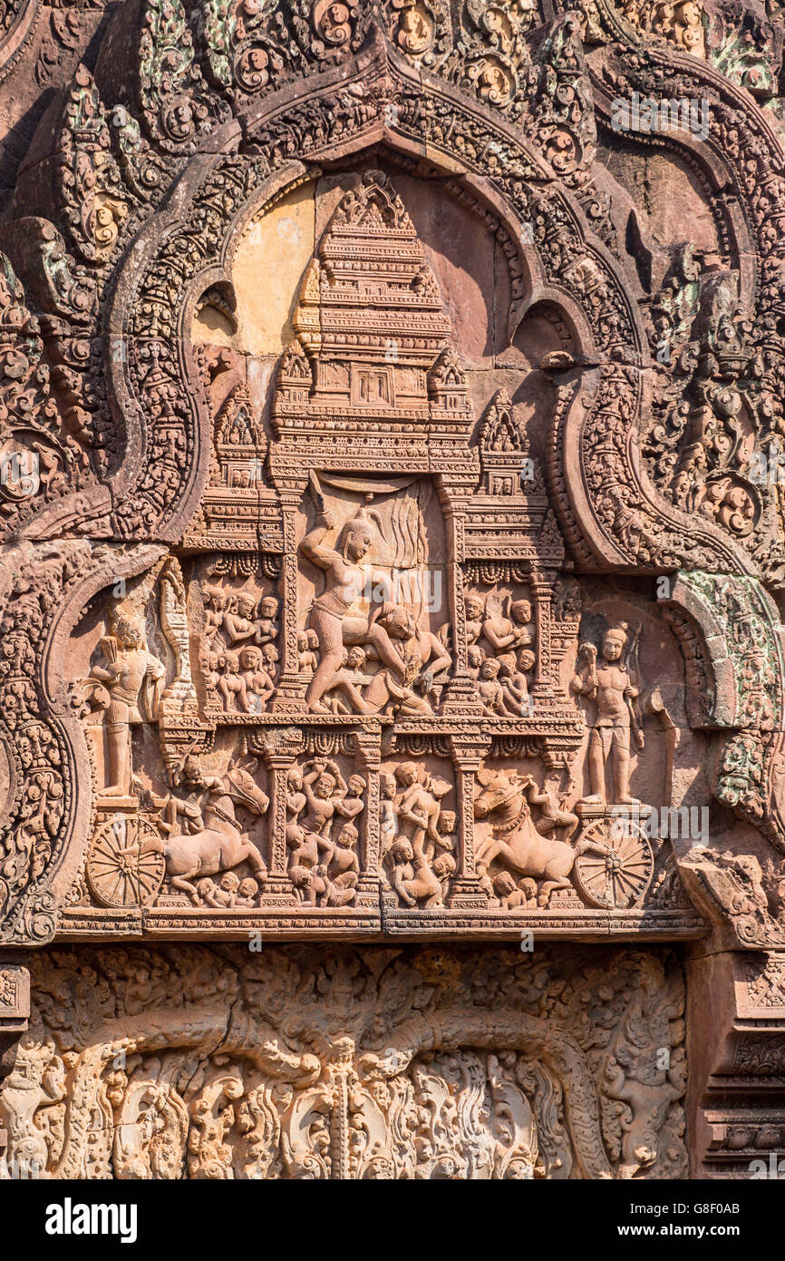 Schnitzereien und Banteay Srey Tempel in Angkor in Kambodscha Stockfoto